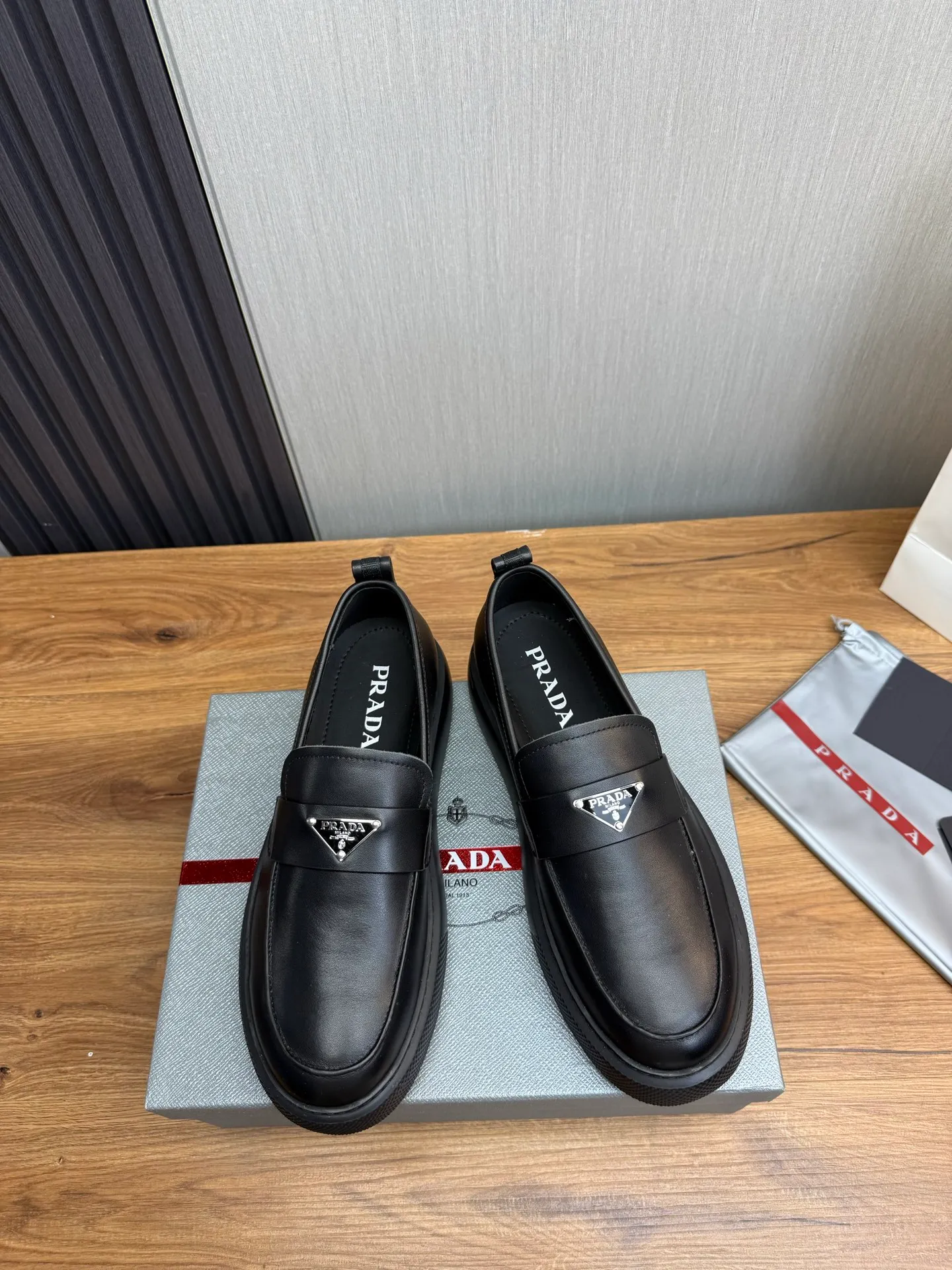 Factory price 580💰 [PRADA] Men's shoes are popular in the counter, official website is synchronized, 1 high-quality shipment ✔️Original cowhide + cowhide lining, 1🆚1 replica, original sole, 38-45 (45 customized, non-refundable)